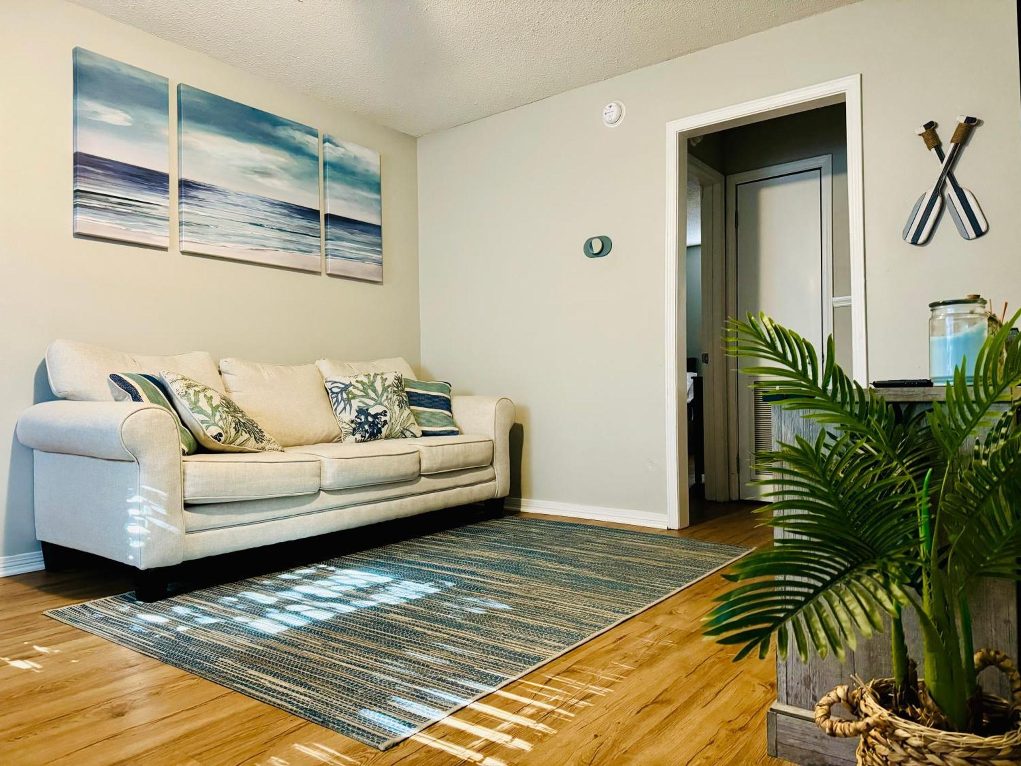 White Sand Getaway Steps From Beach Gulfport Exterior photo